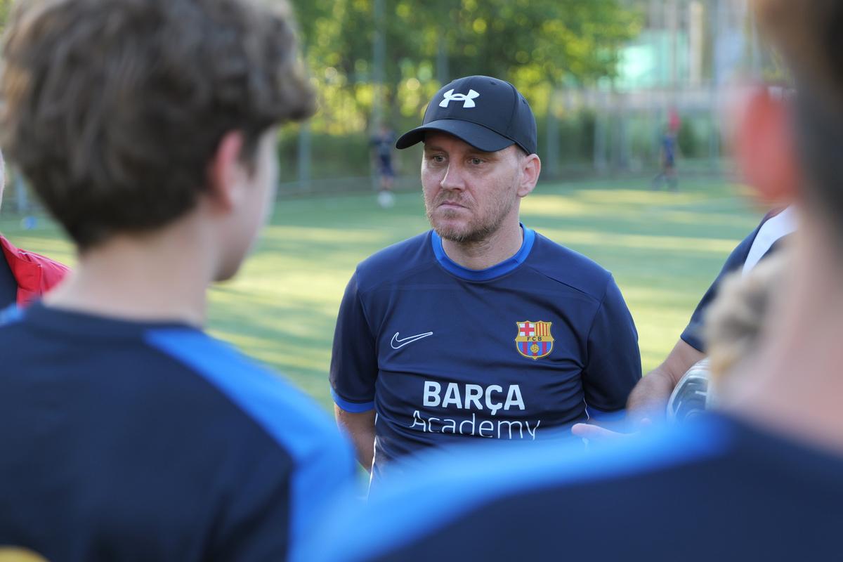 Nicolae Mitea a ratat mutarea la Barcelona, acum e antrenor în academia catalanilor din România: „Mister, mi-au spus mami cu tati că ai jucat acolo”