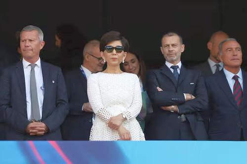 Michele Kang (centru), tot mai aproape de preluarea lui Lyon