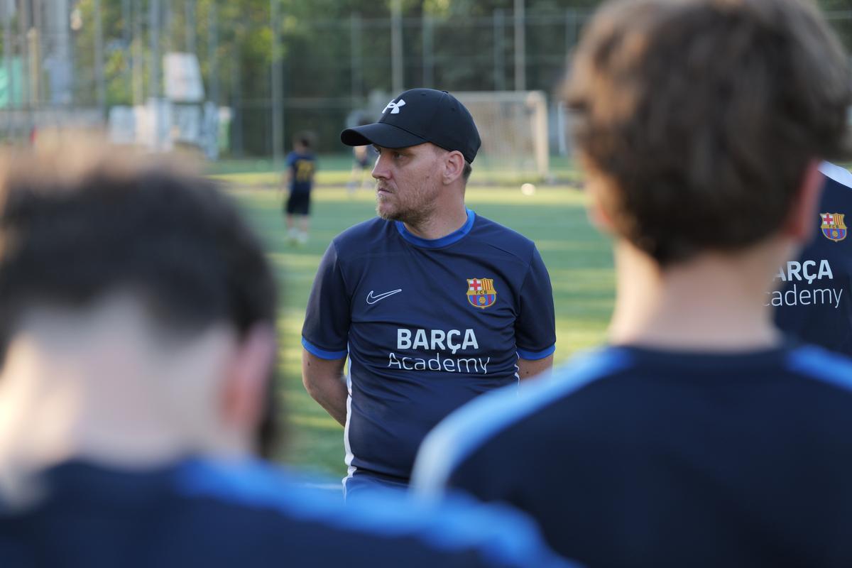 Nicolae Mitea a ratat mutarea la Barcelona, acum e antrenor în academia catalanilor din România: „Mister, mi-au spus mami cu tati că ai jucat acolo”
