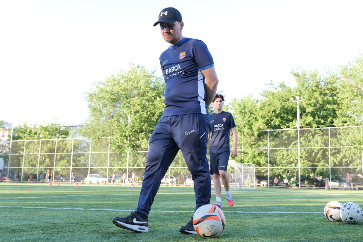 Nicolae Mitea a ratat mutarea la Barcelona, acum e antrenor în academia catalanilor din România: „Mister, mi-au spus mami cu tati că ai jucat acolo”