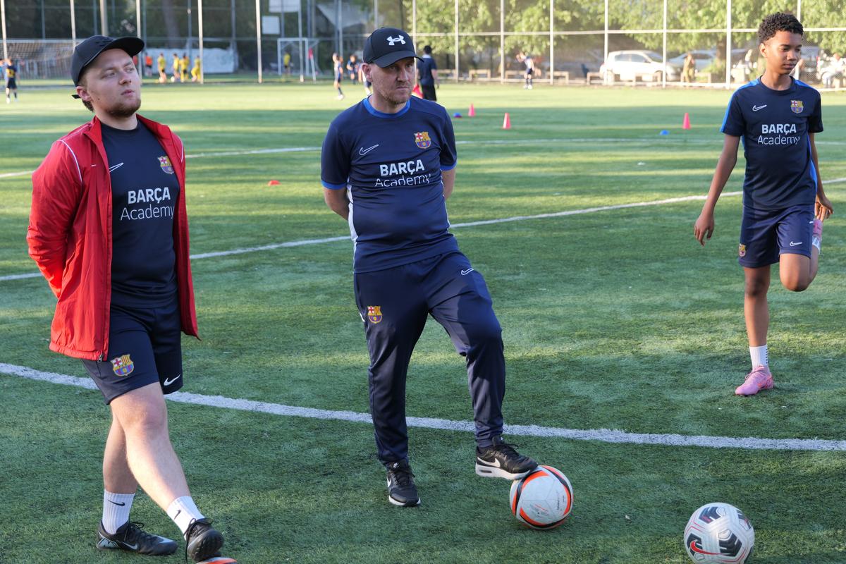 Nicolae Mitea a ratat mutarea la Barcelona, acum e antrenor în academia catalanilor din România: „Mister, mi-au spus mami cu tati că ai jucat acolo”