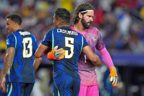 Brazilia a refuzat ca portarul să îmbrace culoarea roșu la Campionatul Mondial/ foto: Imago Images