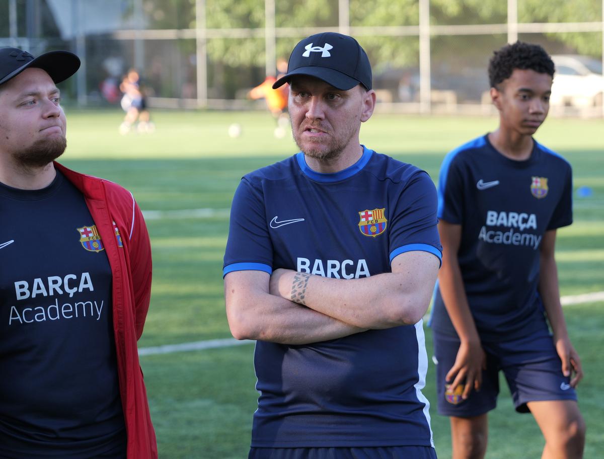 Nicolae Mitea a ratat mutarea la Barcelona, acum e antrenor în academia catalanilor din România: „Mister, mi-au spus mami cu tati că ai jucat acolo”