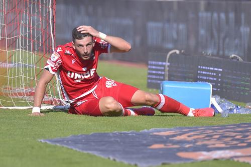 Dinamo este penultima în Liga 1 și decimată de coronavirus