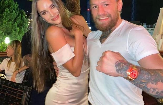 GALERIE FOTO Superba Karolina s-a pozat cu Conor McGregor » Campioana olimpică i-a stârnit pe ruși