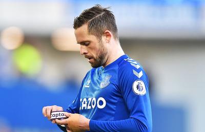 Sigurdsson, suspectat de pedofilie, „ascuns” de Everton » Jucătorii cer să i se dea numele, soția s-a mutat