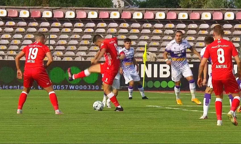 Filip Dangubic (26 de ani), croatul din atacul celor de la UTA, a marcat un gol spectaculos, cu călcâiul, în minutul 4 al partidei cu FC Argeș. FOTO: Captură @Telekomsport
