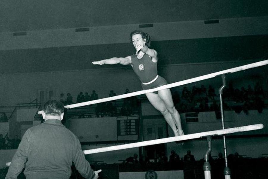 Pe vremea când concura cu succes și era campioană olimpică Atențiune, drepți! Istorie în încăpere