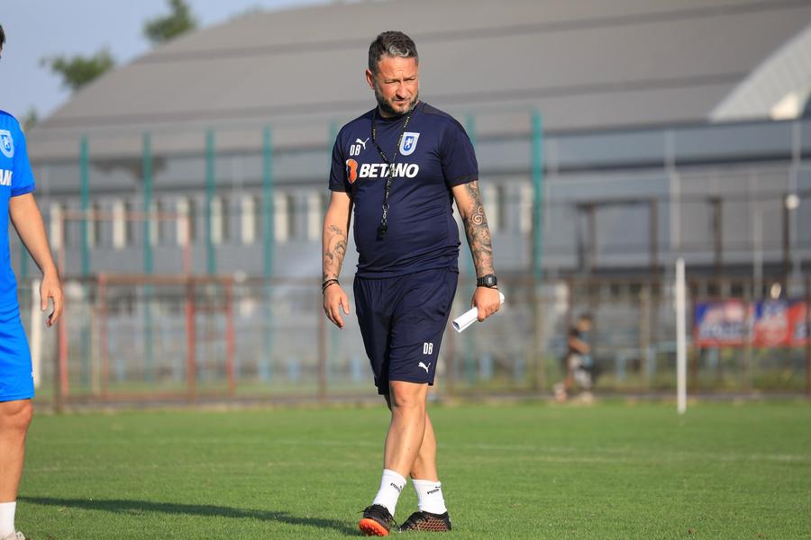 Dragoș Bon a condus azi antrenamentul alb-albaștrilor, care pregătesc în Capitală meciul cu FCSB Marinos Ouzounidis, demis de la CS Universitatea Craiova! Mihai Rotaru n-a mai avut răbdare
