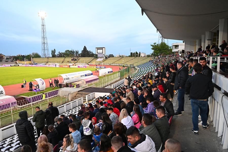 Acoperișul nu păzește de intemperii decât puțină lume Matchday experience, episodul 8 » Jale în Trivale! Mediocritate pe linie: stadionul lui FC Argeș primește cu greu notă de trecere