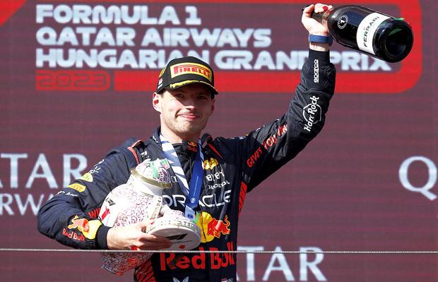 104 în așteptare » Verstappen a „zburat” pe lângă Hamilton și câștigă pe Hungaroring! Avans AMEȚITOR al pilotului Red Bull