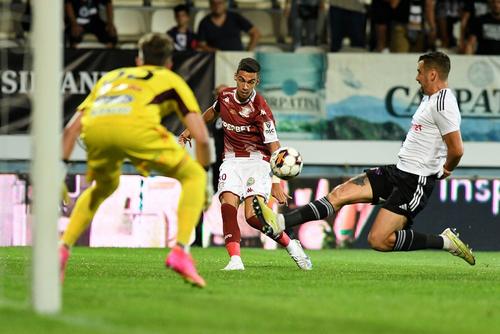 Cătălin Cîrjan, în acțiune în U Cluj - Rapid // foto: Imago Images