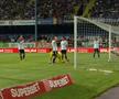 Autogol cum rar se vede în fotbal: Bogdan Vătăjelu a comis-o în U Cluj - Rapid