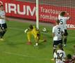 Autogol cum rar se vede în fotbal: Bogdan Vătăjelu a comis-o în U Cluj - Rapid
