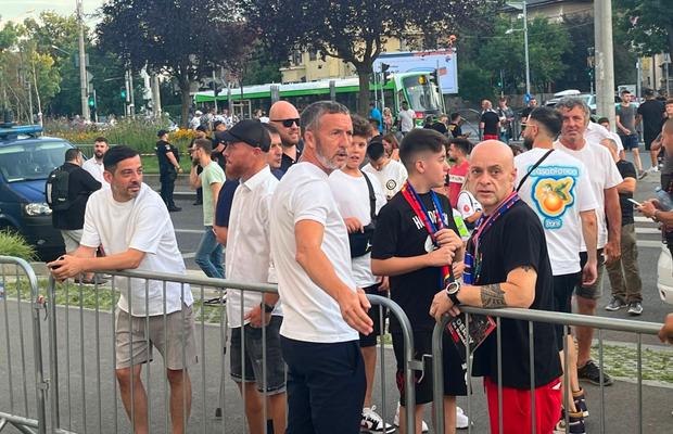 MM Stoica a atras atenția la derby-ul FCSB - Dinamo prin accesoriul purtat