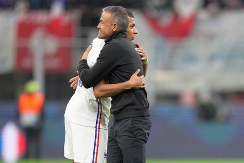 Luis Enrique (dreapta) și Kylian Mbappe (stânga). Foto: Imago Images