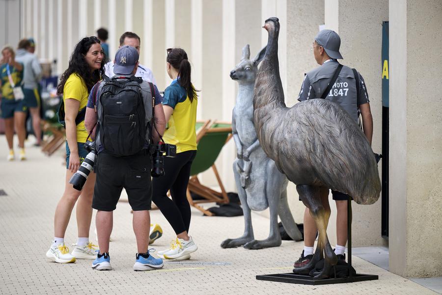 Imagini din Satul Olimpic de la Paris FOTO Raed Krishan Vizită în Satul Olimpic » Ce mesaje are România la parterul blocului + cele două națiuni care împart clădirea cu „tricolorii”