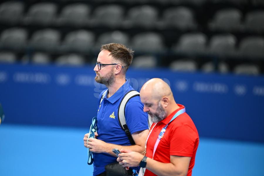 Antrenorul Adrian Rădulescu și psihologul Marcel Ivan, primul antrenament în Paris La Défense Arena Foto: Raed Krishan (Paris) Adrian Rădulescu, antrenorul lui David Popovici: „Știam că este un luptător, dar acum a fost la un alt nivel” + „Mi-ar plăcea să primim vestea că se va renova bazinul de la Lia Manoliu”