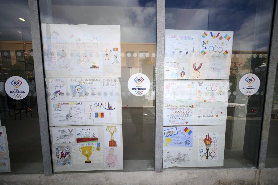 Imagini din Satul Olimpic de la Paris FOTO Raed Krishan Vizită în Satul Olimpic » Ce mesaje are România la parterul blocului + cele două națiuni care împart clădirea cu „tricolorii”