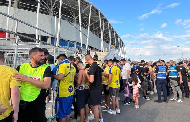 Fanii israelieni prezenți la FCSB - Maccabi Tel Aviv au primit o broșură șocantă din partea Jandarmeriei