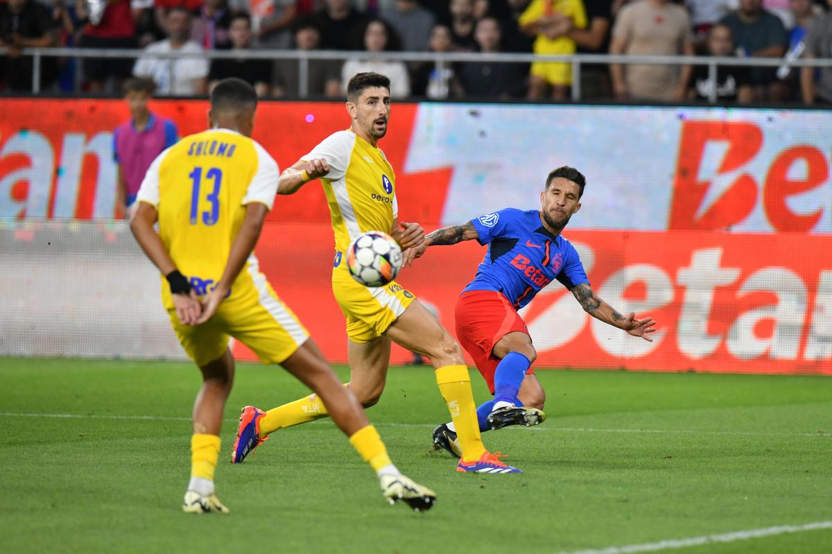 Pe cine a remarcat Elias Charalambous în FCSB - Maccabi Tel Aviv