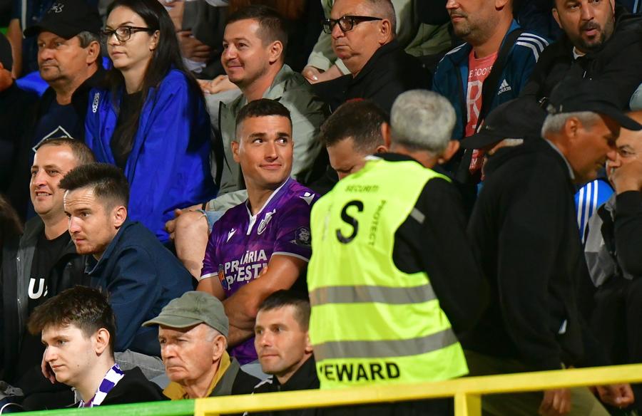 Imagine de la meciul FC Argeș - Rapid. Foto: Cristi Preda O sută de mii de euro din arbitraj și peste 600.000€ din contracte cu statul! » Arbitrul care oferă servicii pentru o echipă importantă din Superligă