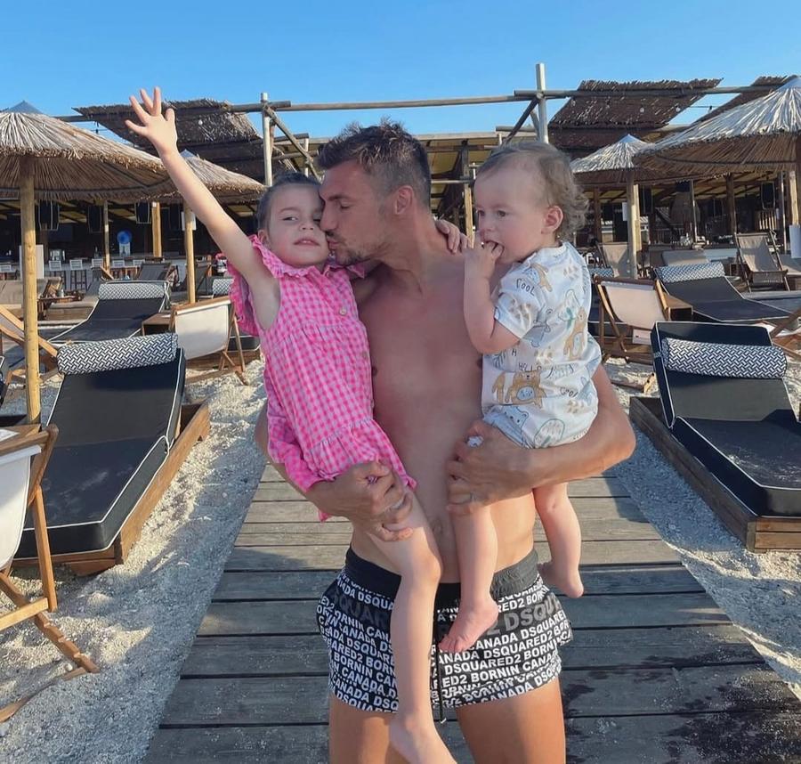 Stefan Ashkovski și copiii săi, în perioada în care trăiau în România Nord-macedoneanul îndrăgostit de România: „Cea mai bună perioadă din viață, jur!”. Un singur detaliu l-a exasperat