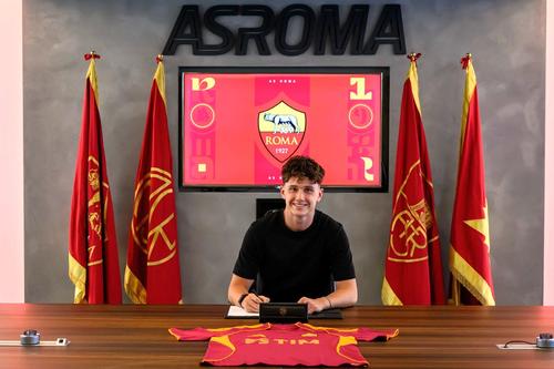 Evan Ferguson a semnat cu AS Roma / foto: X