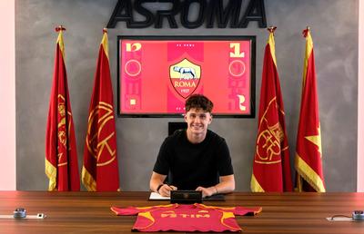 AS Roma și-a prezentat noul atacant adus din Premier League