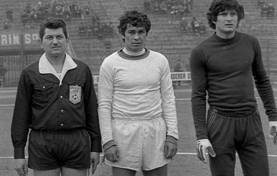 Cutremurul din 1977 a contribuit la venirea lui Mircea Lucescu la Corvinul Hunedoara » A fost arhitectul „echipei de sub furnale” și a lansat jucători uriași