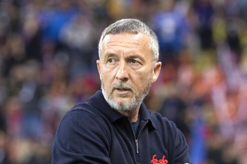 Mihai Stoica cheamă oamenii la stadion pentru returul cu Shkendija / foto: Imago