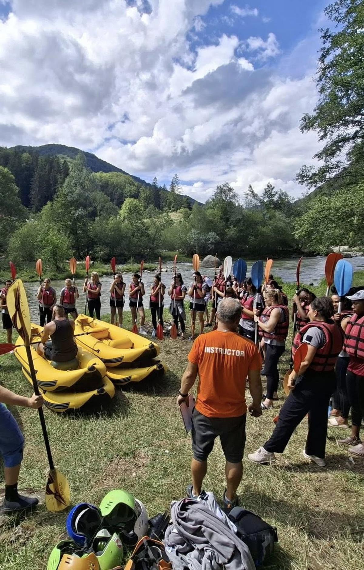 Handbalistele Rapidului, petrecere la final de cantonament