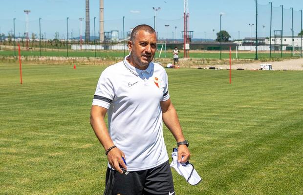 Dialog cu Costel Enache, înainte de primul sezon de Liga 2 pentru FC Bacău: „Avem un grup bun. Dacă vom vrea să batem Steaua...”