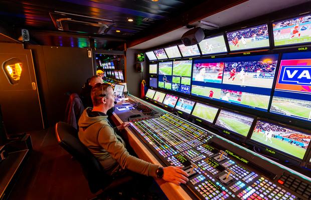 Cine transmite la TV Basaksehir - Universitatea Craiova
