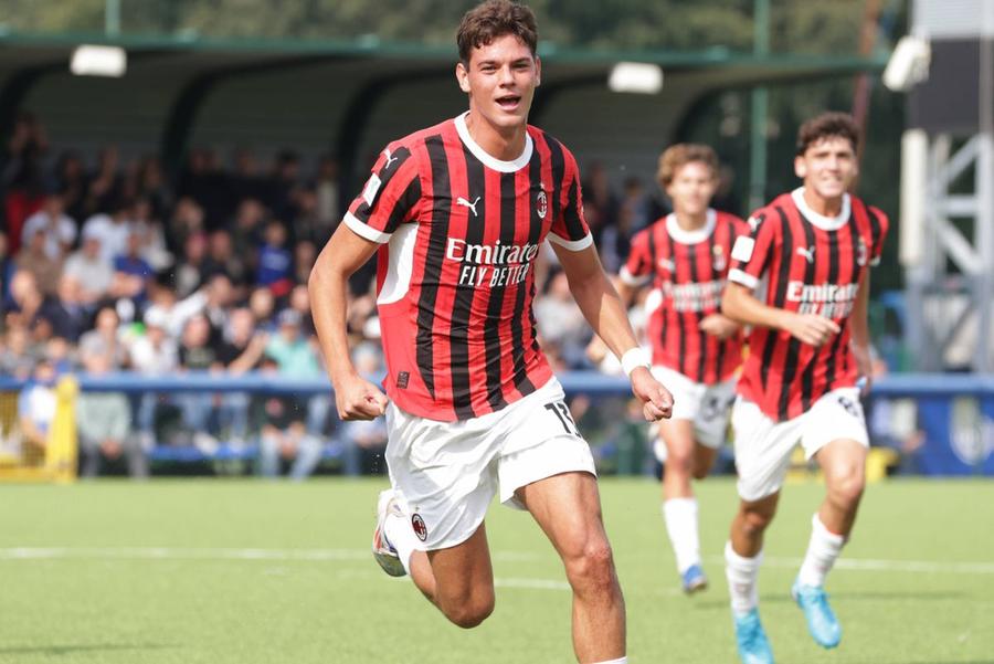 Matteo Duțu are 1,92m înălțime/foto Imago Images Ce debut! Internaționalul român a intrat în Arsenal - AC Milan și a marcat de la 11 metri