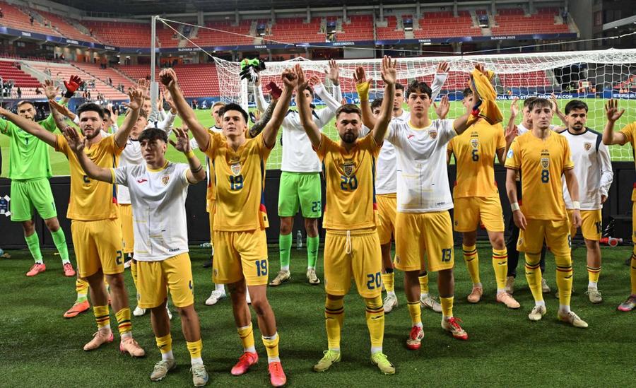 Duțu, jucătorul cu numărul 13, la Euro de tineret/ foto Imago Images Ce debut! Internaționalul român a intrat în Arsenal - AC Milan și a marcat de la 11 metri