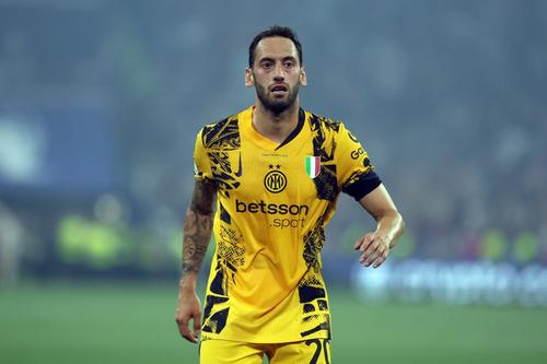 Hakan Calhanoglu rămâne la Inter / Foto: Imago Images