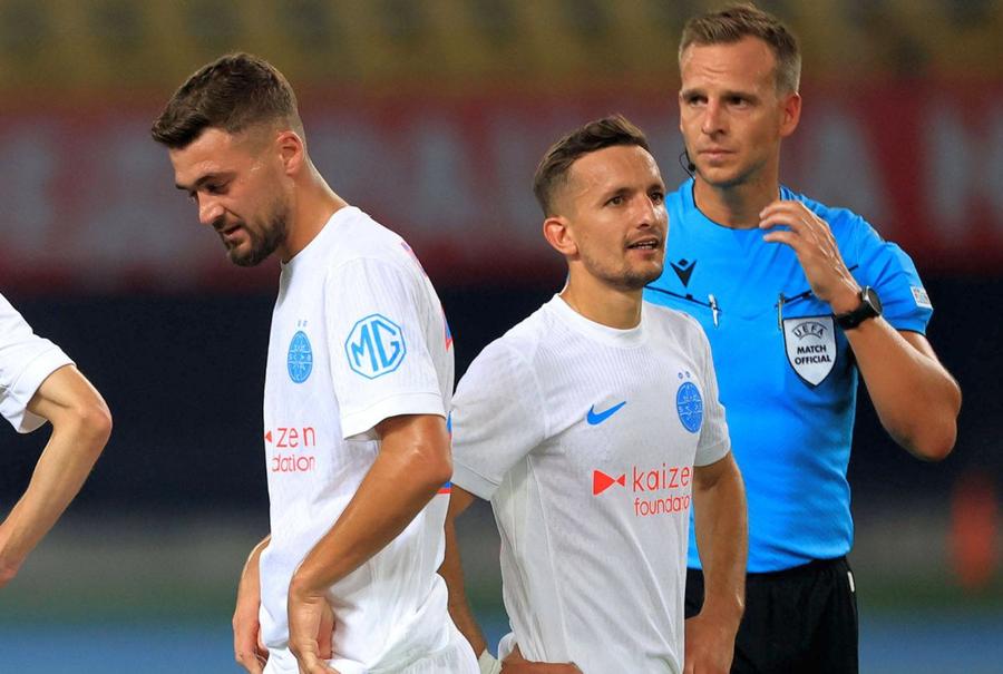 Ovidiu Perianu (stânga) și Marius Ștefănescu pleacă de la FCSB. Al doilea ar urma să ajungă la Dinamo, foto: Imago Images Se face transferul după FCSB - Farul? „Atunci discutăm”