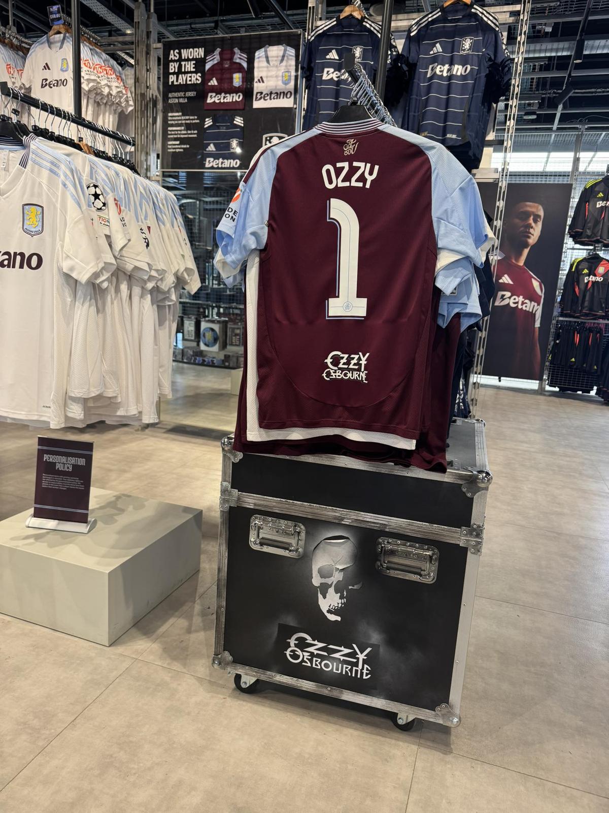 Aston Villa își ia rămas bun de la „Prințul Întunericului”, legendarul Ozzy Osbourne