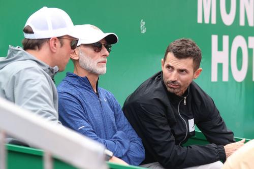 Umberto Ferrara, preparatorul fizic al lui Jannik Sinner, în mijloc/Foto: Imago Images