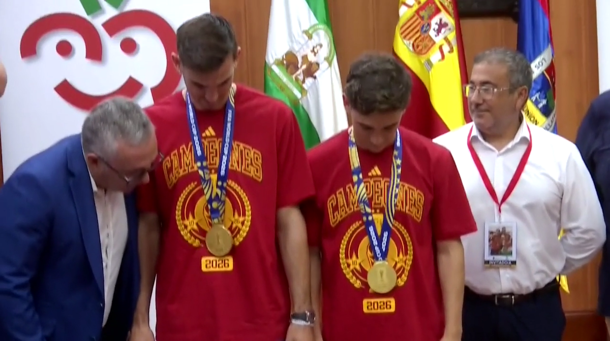 Fabian Ruiz și Gavi au fost premiați în orașul natal cu roșii în greutatea lor!