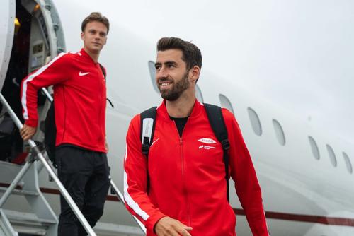 Jucătorii lui Brann, la sosirea în România // foto: facebook @Sportsklubben Brann