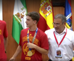 Campionii mondial Fabian Ruiz și Gavi, premiați de primarul din Los Palacios y Villafranca cu roșii în greutatea lor / Foto: capturi El Desmarque