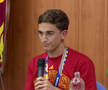 Campionii mondial Fabian Ruiz și Gavi, premiați de primarul din Los Palacios y Villafranca cu roșii în greutatea lor / Foto: capturi El Desmarque