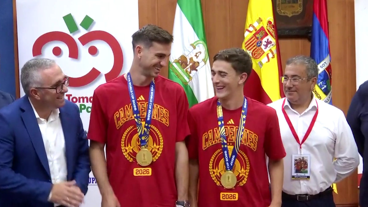 Fabian Ruiz și Gavi au fost premiați în orașul natal cu roșii în greutatea lor!