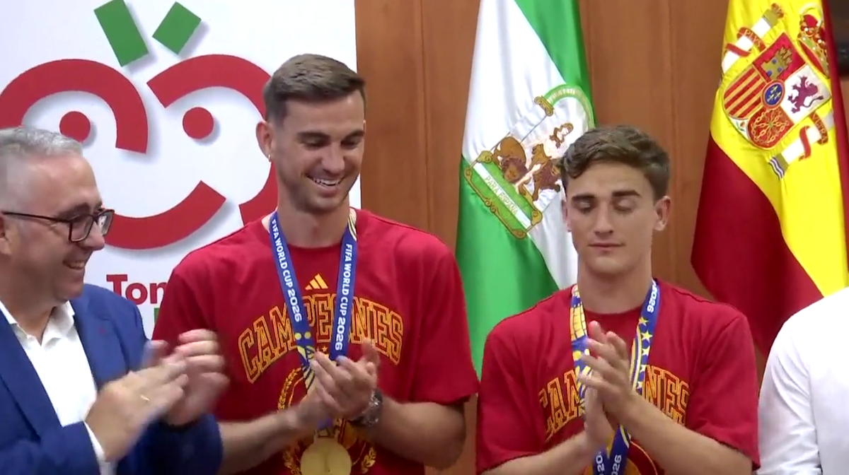 Fabian Ruiz și Gavi au fost premiați în orașul natal cu roșii în greutatea lor!