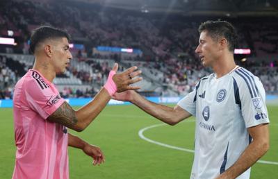 Luis Suarez i-a stricat debutul lui Robert Lewandowski în MLS » Autogol incredibil!