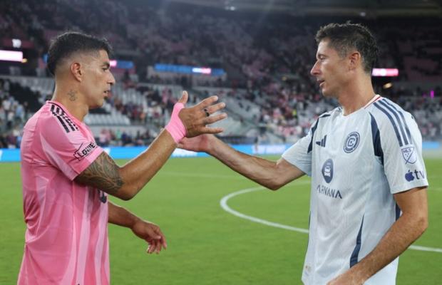 Luis Suarez i-a stricat debutul lui Robert Lewandowski în MLS » Autogol incredibil!