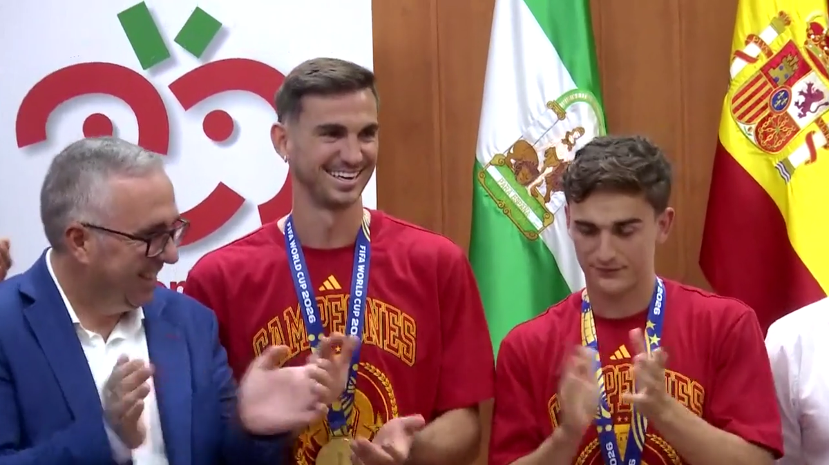 Fabian Ruiz și Gavi au fost premiați în orașul natal cu roșii în greutatea lor!