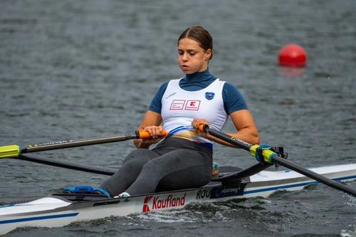 Bianca Ifteni a câștigat seria 1 la schif simplu de la CM U23 Foto: FR Canotaj/Balint Czucz